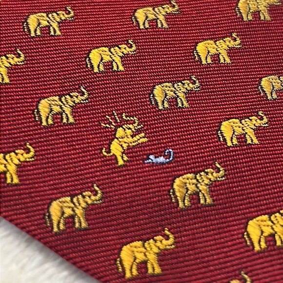 Lee Allison Four in Hands Elephant & Mouse Print Silk Tie - Picture 3 of 10